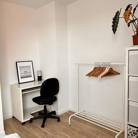 Privée à L'étage Dans Un Duplex Calme à Chantenay Quarto em Acomodações Particulares *